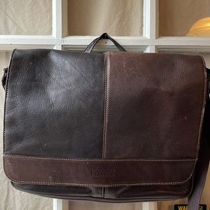 Kenneth Cole Reaction Colombian Leather Crossover Messenger Bag